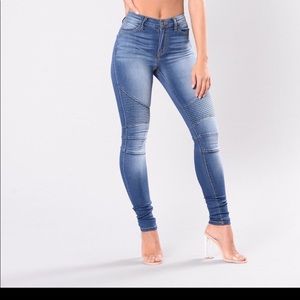 Fashion nova jeans with design